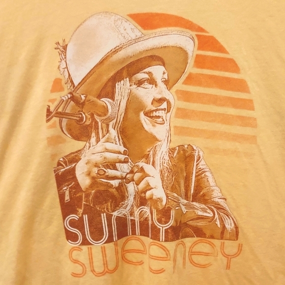 NWOT Retro Sunny Sweeney Shirt - Picture 3 of 3